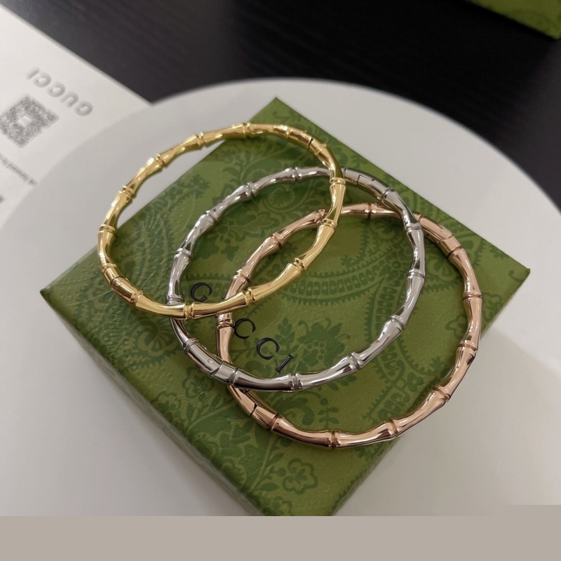 G*u*i bracelets